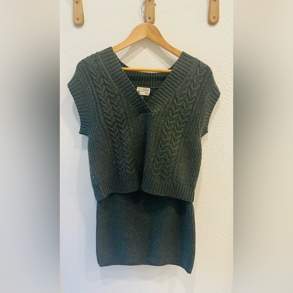 Universal Thread Green Knit Sweater Skirt and Cabled Sweater Vest Set Size Small - Picture 2 of 4